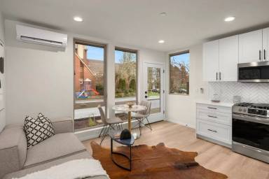 Main picture of 1118 16th Ave E