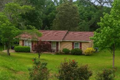 Main picture of 50 Sommerset Dr