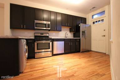 Main picture of 2229 W Wilson Ave