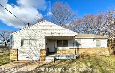 Main picture of 307 W 50th Ct N