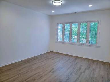 Main picture of 307 W 24th St