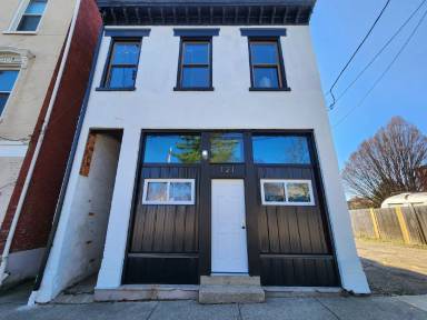 Main picture of 121 E Martin Luther King Jr Blvd