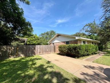 Main picture of 3310 MacArthur Dr