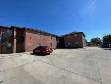 Main picture of 1001 E Travis St
