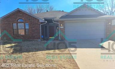 Main picture of 704 Coopers Hawk Dr