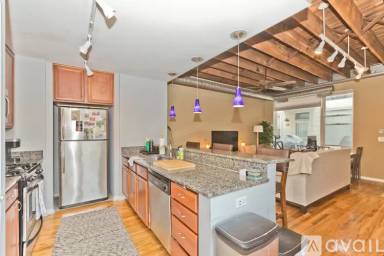 Main picture of 2943 N Lincoln Ave