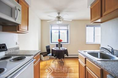 Main picture of 6040 N Sheridan Rd