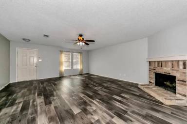 Main picture of 5213 Emmeryville Ln