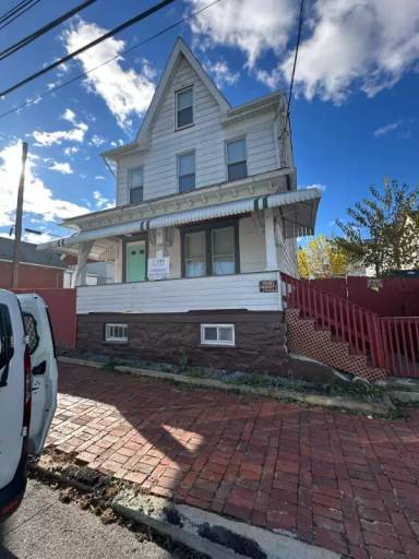 Main picture of 113 1st St