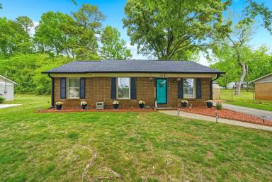 Main picture of 818 Dedmon Dr