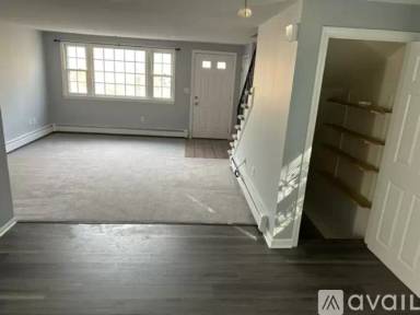 Main picture of 445 N Main St