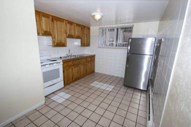 Main picture of 2150 N Franklin St