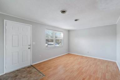 Main picture of 302 Wakefield Rd