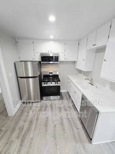 Main picture of 433 W Garfield Ave