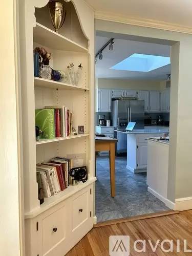 Main picture of 1810 W 31st St