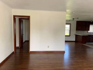 Main picture of 824 N Hudson Ave