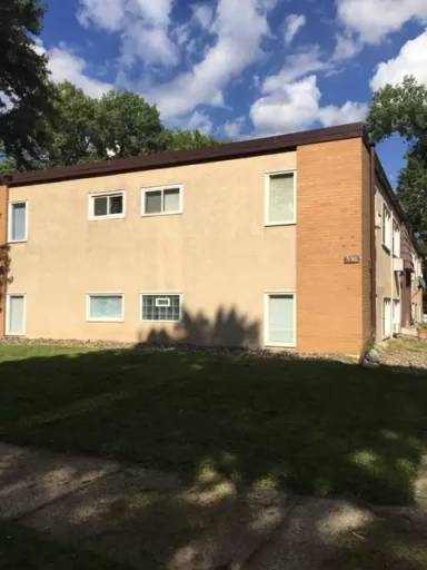 Main picture of 530 Knox Ave N