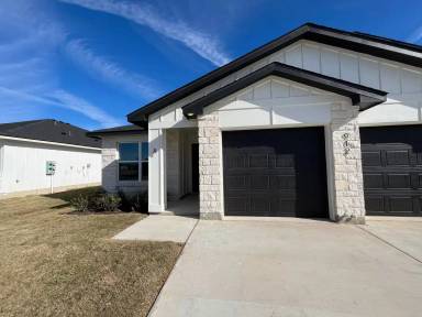 Main picture of 912 Wax Myrtle Ct