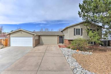 Main picture of 2655 S Crystal St