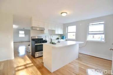Main picture of 205 Centre St
