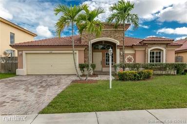 Main picture of 1023 NE 35th Ave