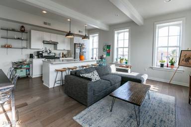 Main picture of 1701 Trumbull St