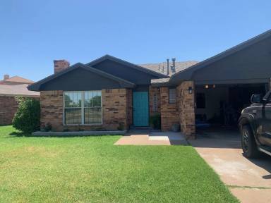 Main picture of 304 N Essex Dr