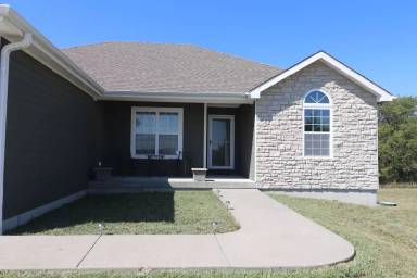 Main picture of 1414 N Milford Lake Rd