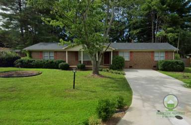 Main picture of 1 Latham Dr