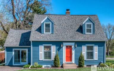 Main picture of 747 Lovell Ave W
