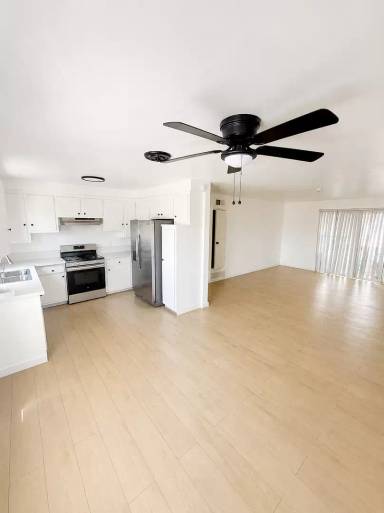 Main picture of 4086 W 142nd St