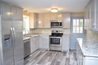Main picture of 1341 20th Ave NE