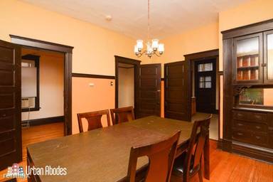 Main picture of 1017 W School St