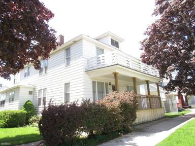 Main picture of 900 1st St NW