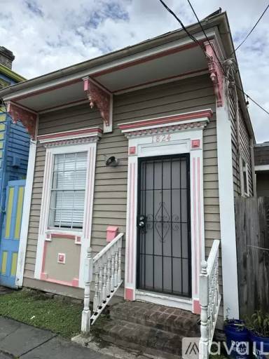 Main picture of 1824 Lapeyrouse St