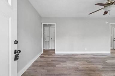 Main picture of 727 Monroe St