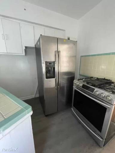 Main picture of 831 W 40th St
