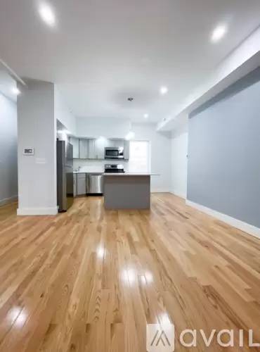 Main picture of 1935 Chestnut St