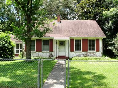 Main picture of 202 NW 26th St