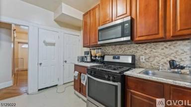 Main picture of 93 11th Ave W