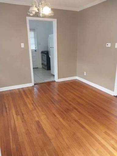 Main picture of 2304 Fleet St