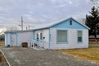 Main picture of 851 4th Ave W