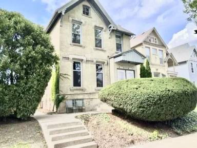 Main picture of 1679 N Cass St
