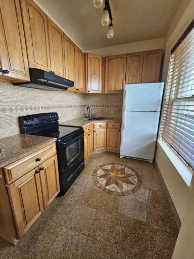 Main picture of 123 S 2nd St