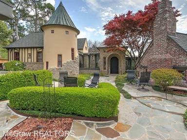 Main picture of 3007 S Rockford Rd