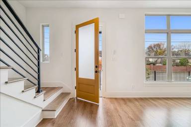 Main picture of 5476 Park Ave