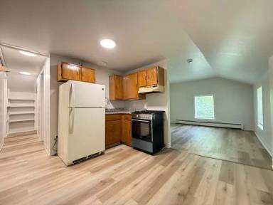 Main picture of 98 Main St