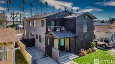Main picture of 5730 S Van Ness Ave