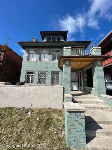 Main picture of 1968 Gladstone St