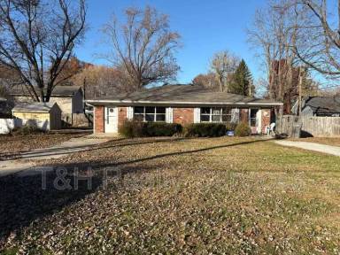 Main picture of 1520 E Stop 10 Rd
